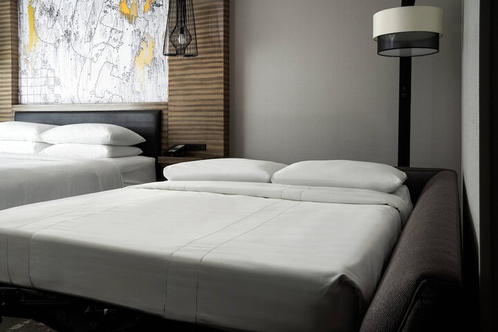 Room 25 of 48