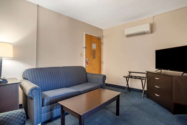 Room 14 of 40