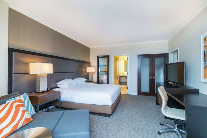 Room 26 of 85