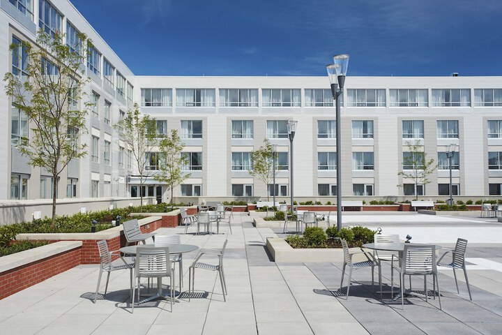 Courtyard by Marriott Erie Bayfront