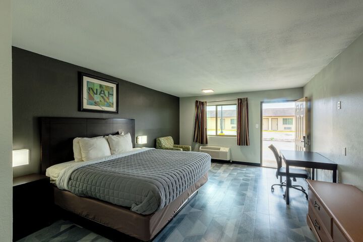 Room 9 of 24