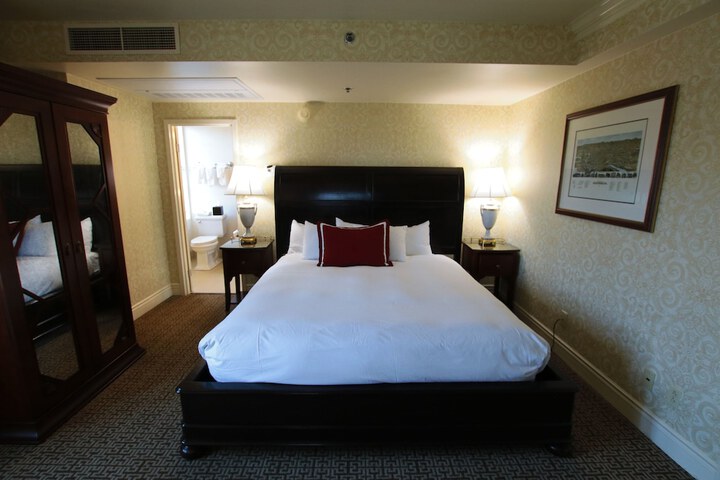 Hotel Roanoke & Conference Center Curio Collection by Hilton