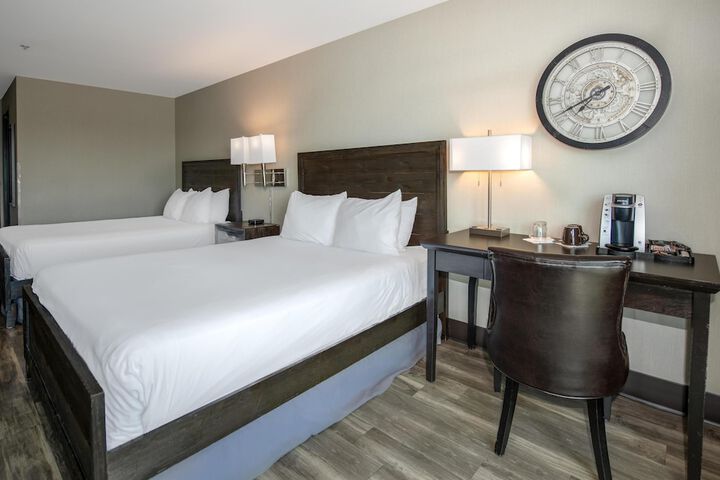 Coast Lonsdale Quay Hotel