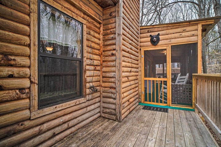 Douglas Lake Cabin w / Mountain-view Deck & Grill