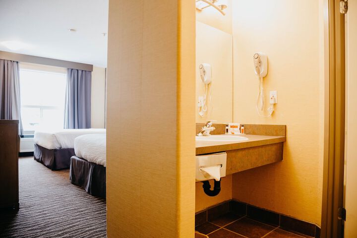Room 10 of 17