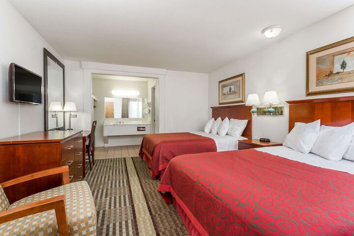 Room 7 of 16