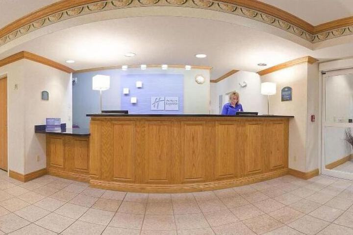 Holiday Inn Express Hotel & Suites Charlotte by IHG