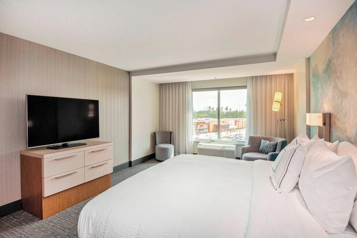Courtyard by Marriott Raleigh Cary / Parkside Town Commons