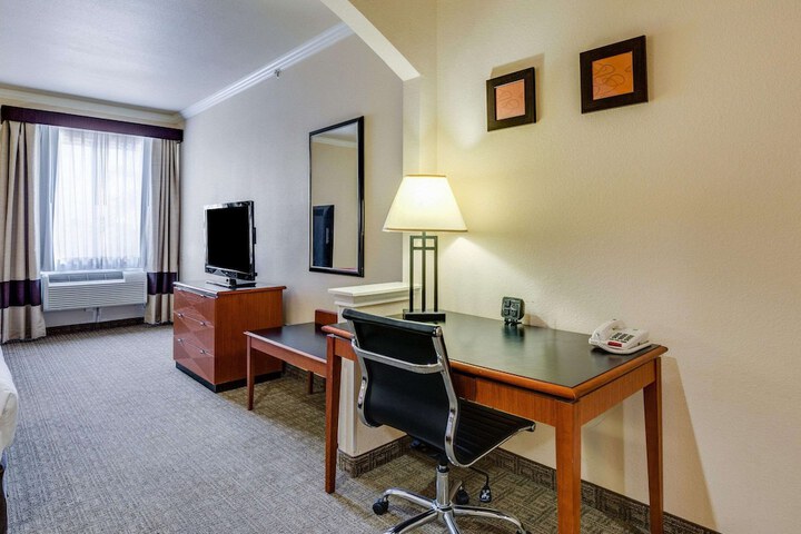 Comfort Suites Deer Park Pasadena
