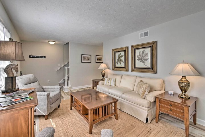 Downtown Southern Pines Townhome With Deck!