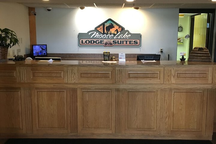 Moose Lake Lodge & Suites