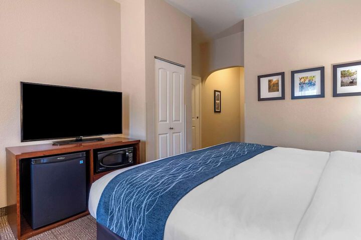 Room 32 of 81