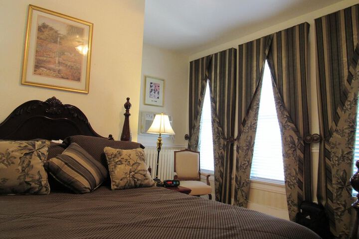 Room 22 of 106