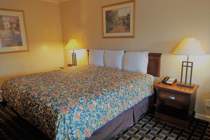 Room 100 of 126