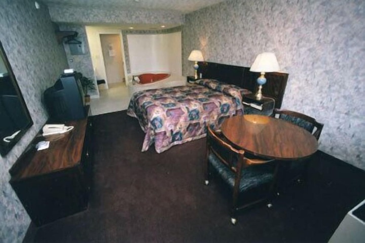 Room 8 of 27