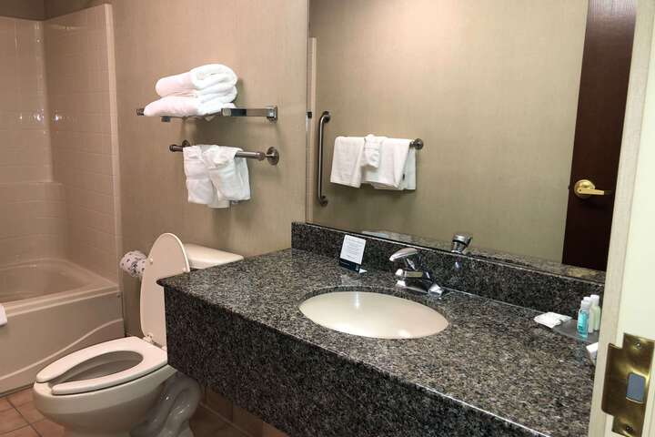 Suite 23 of 33