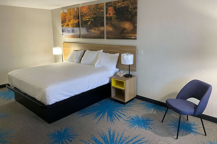 Room 14 of 25