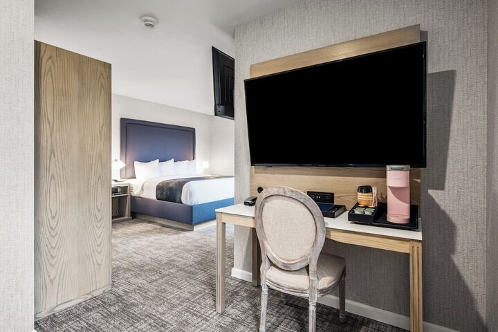 Room 49 of 108