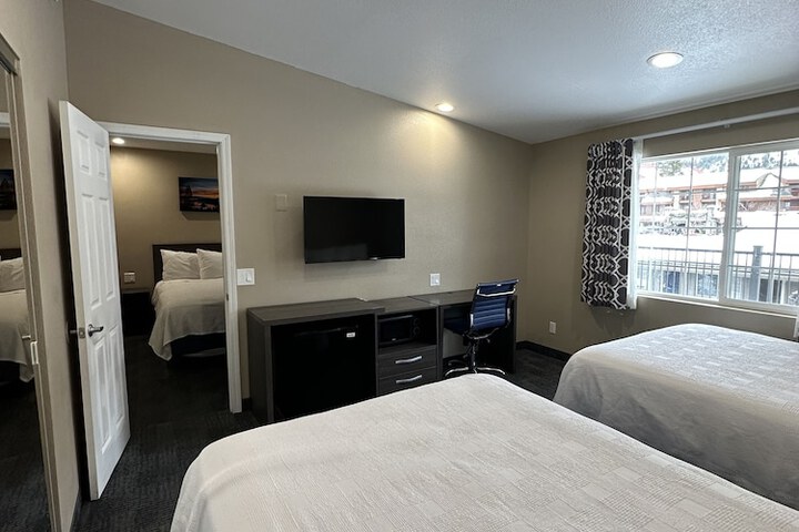 Room 32 of 46