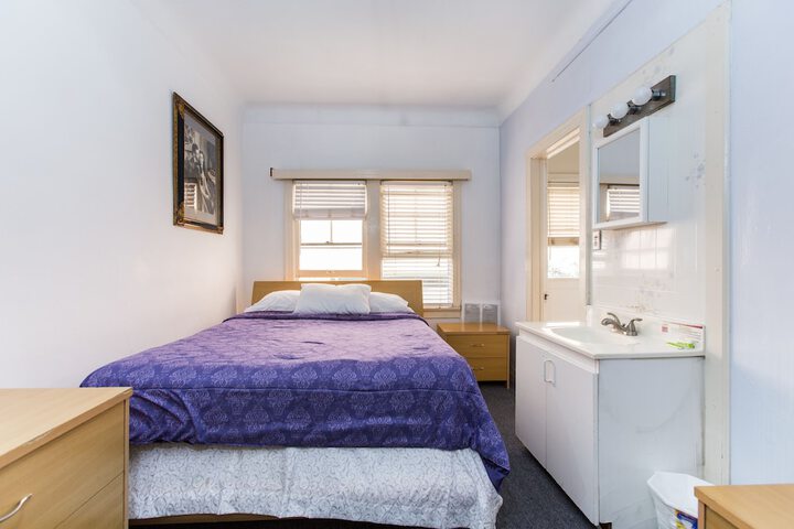 Room 16 of 40