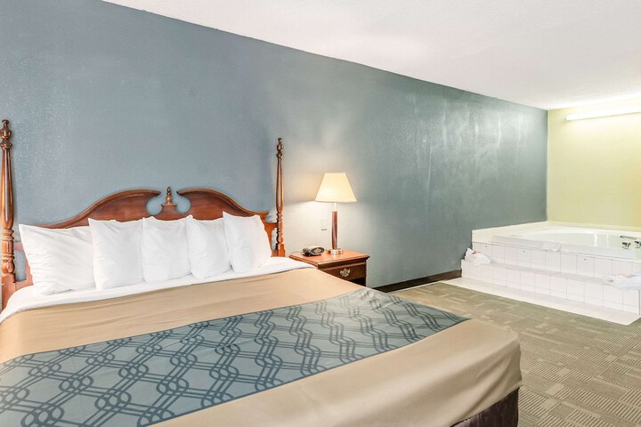 Room 18 of 33