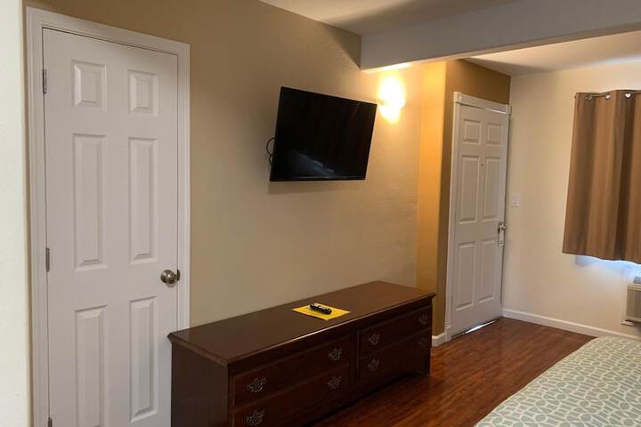 Room 25 of 40