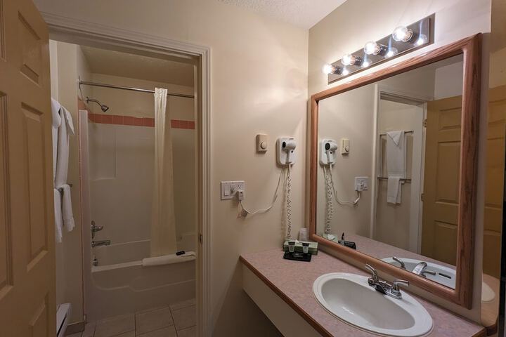 Room 16 of 19