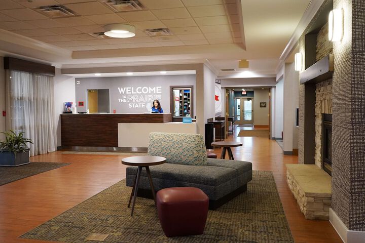 Hampton Inn & Suites Chicago / Aurora
