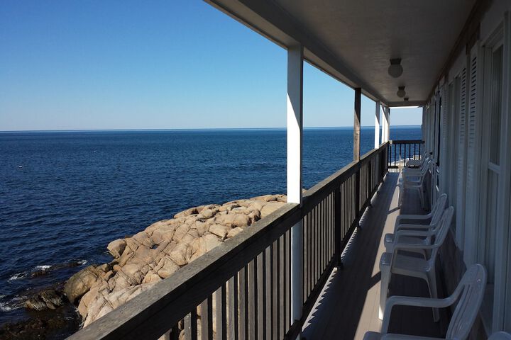 Bearskin Neck Motor Lodge