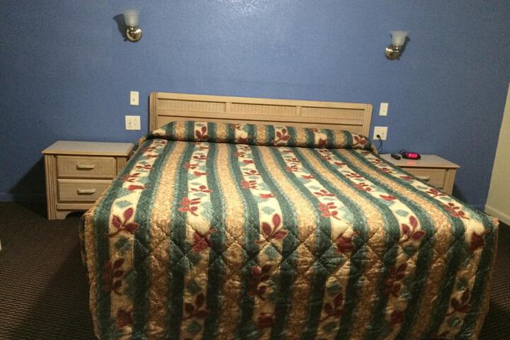 Room 27 of 37