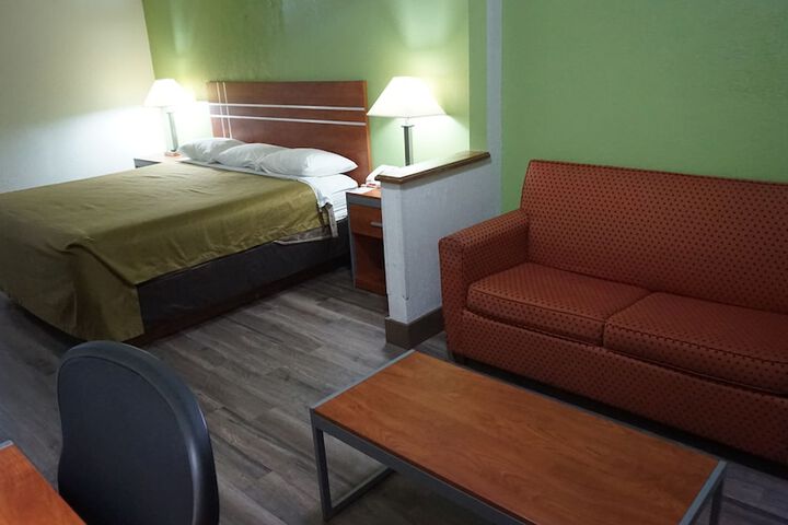 Econo Lodge Inn & Suites Pekin - Peoria Area