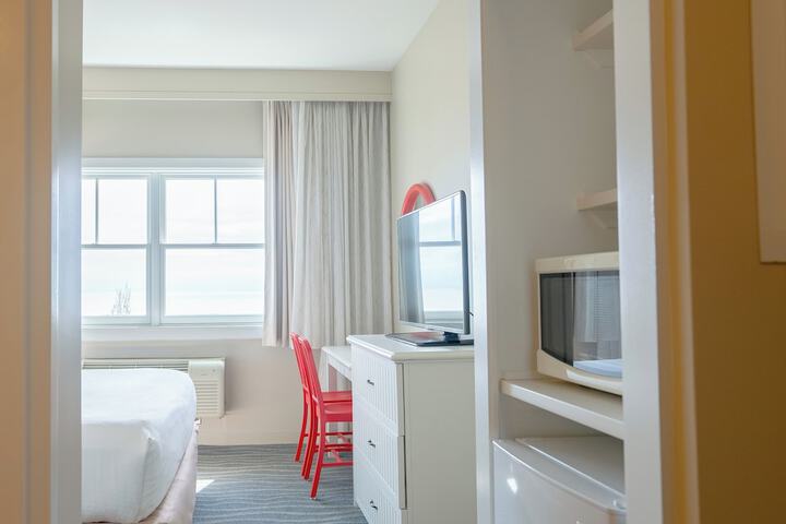 Cedar Points Hotel Breakers