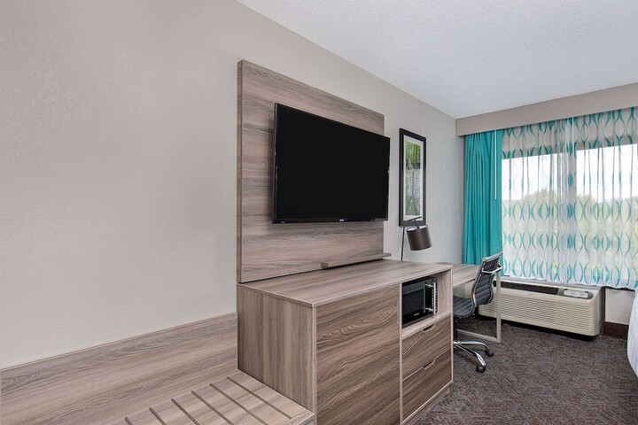 Room 32 of 38