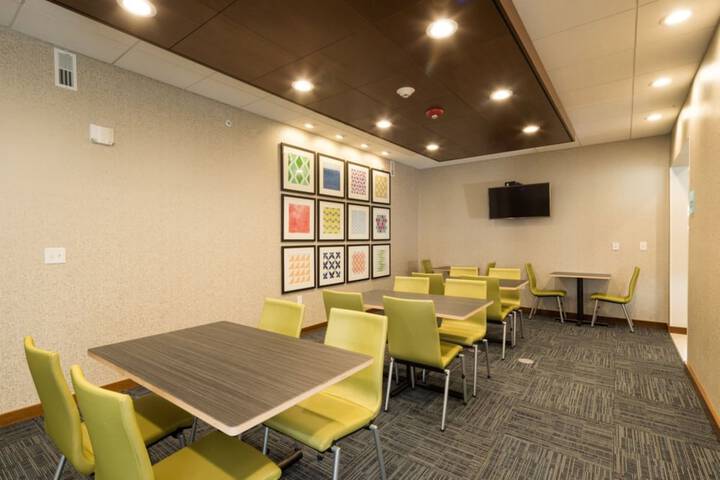 Holiday Inn Express & Suites Michigan City by IHG