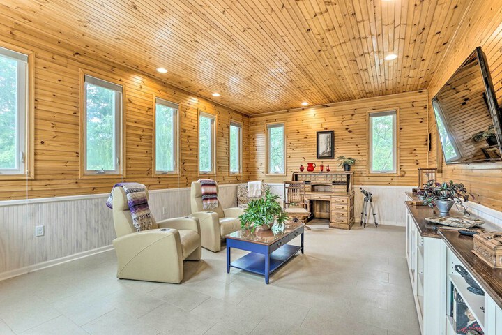 Charles Town Home w / Private Pool & Hot Tub