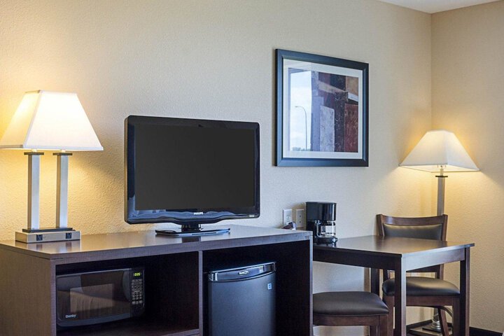 Quality Inn & Suites Minot North