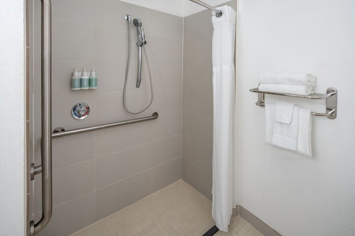 Room 34 of 46