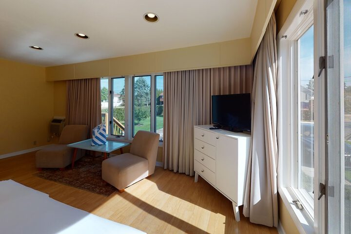 Breezeway Boutique Hotel