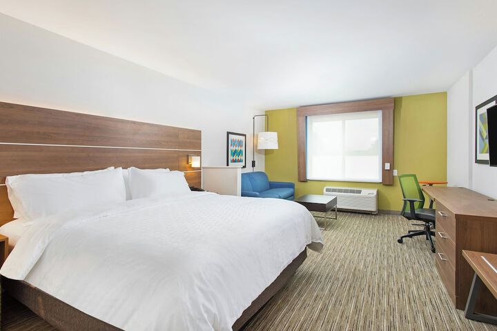 Holiday Inn Express & Suites La Grange by IHG