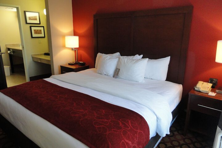 Room 10 of 33
