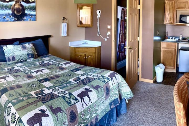 Moosehead Lodge & Cabins