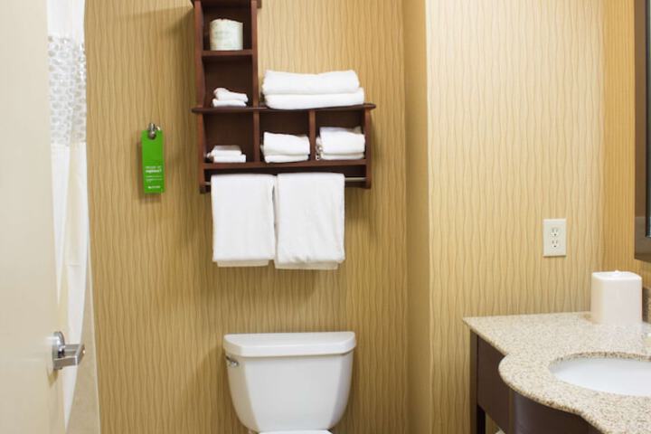 Room 32 of 69