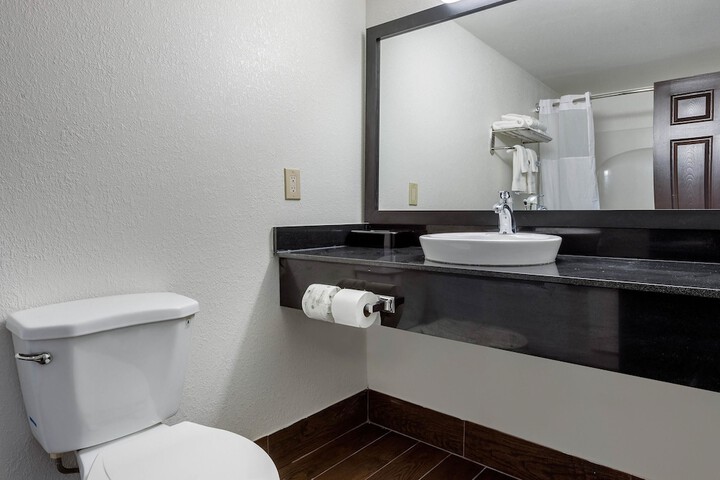 Quality Inn Coraopolis - Pittsburgh Airport