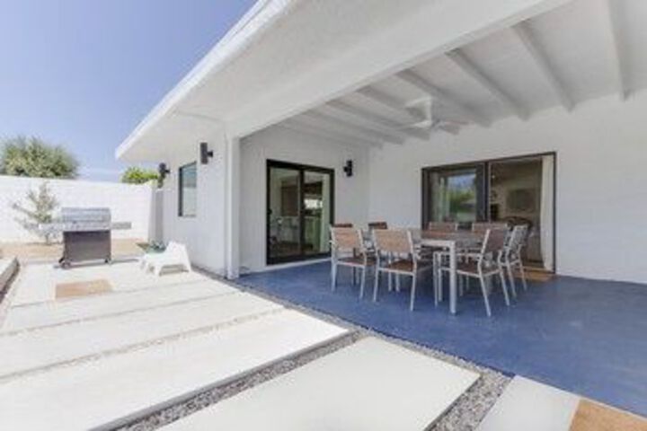 3Br 2BA Modern Luxury House by RedAwning