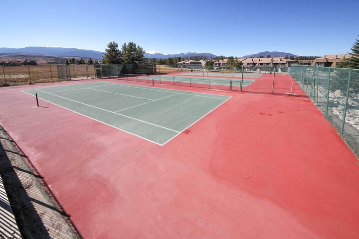 Condo w / Balcony & Views - Steps to Ski Shuttle!