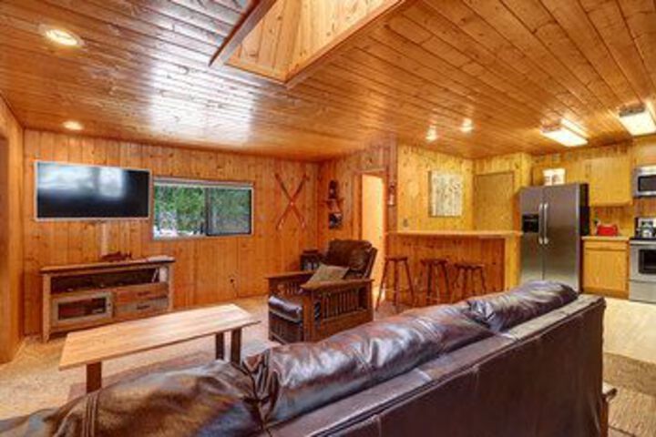 Sunset Falls Cabin - Two Bedroom Cabin with Hot Tub