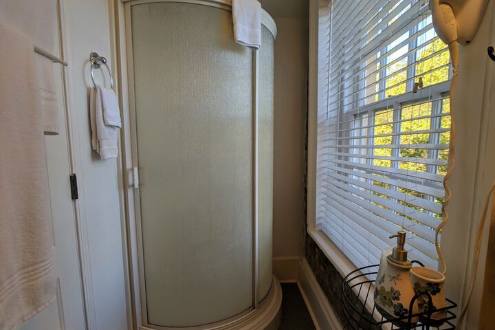 Room 27 of 93