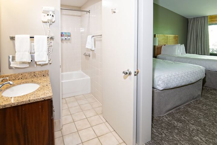 Room 33 of 81