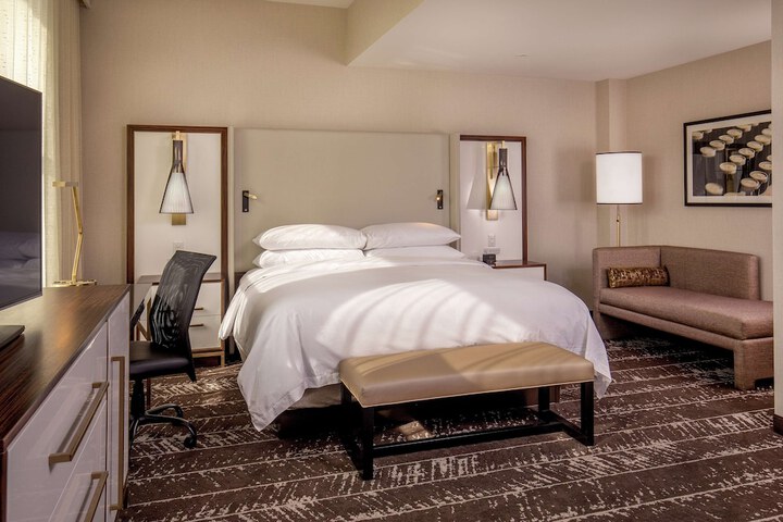 DoubleTree by Hilton Youngstown Downtown