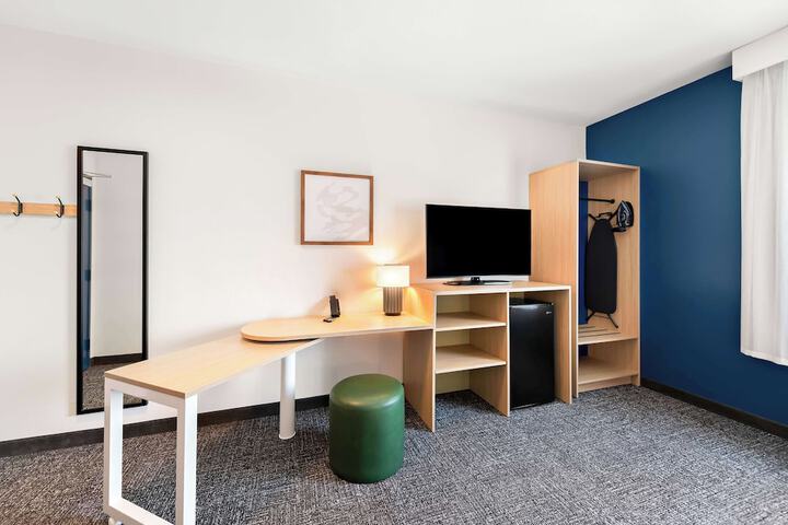 Room 17 of 43
